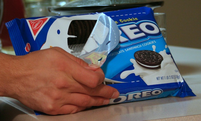 oreos easy open pull tab